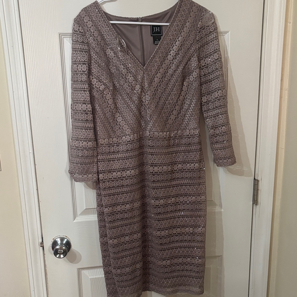 Jessica Howard Long Sleeve Lace Dress in Brown